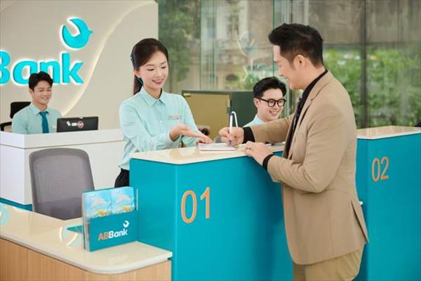 ABBank áp dụng mô hình quầy giao dịch đứng, tối ưu trải nghiệm