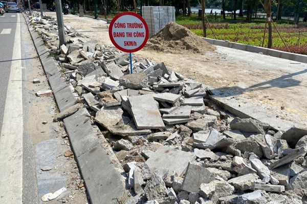Hà Nội báo cáo vụ đục phá vỉa hè đá ‘bền trăm năm’