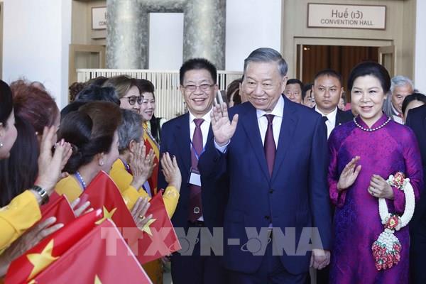 Tổng Bí thư, Chủ tịch nước Tô Lâm gặp gỡ cộng đồng người Việt Nam tại Thái Lan