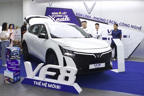 Đặt cọc VinFast VF 8 thế hệ mới được ưu đãi 51 triệu đồng trong "8 ngày vàng"