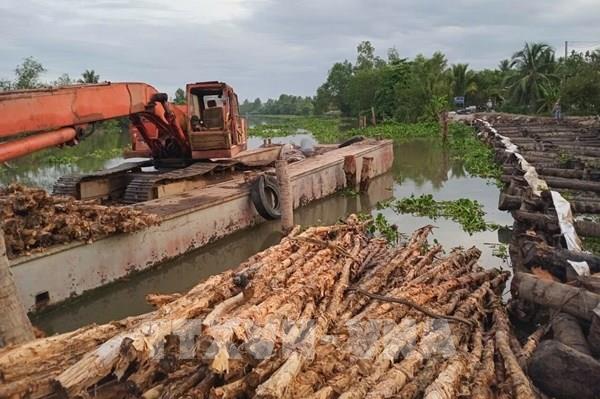 Đồng Tháp khẩn trương khắc phục sạt lở bờ sông Phú An