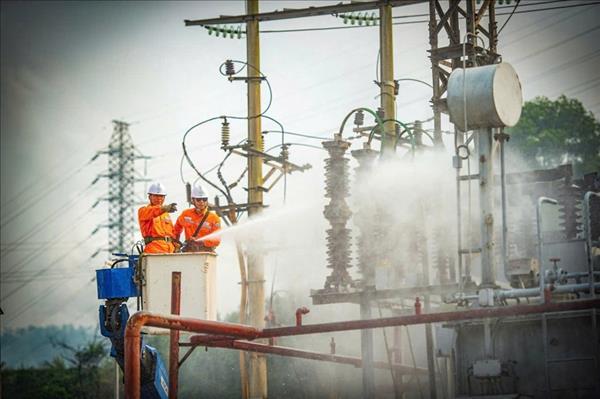 Người thợ Hotline tận tâm, thầm lặng giữ nguồn sáng vùng cao
