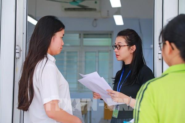 Học sinh Hà Nội bắt đầu môn đầu tiên Kỳ thi tuyển sinh lớp 10 công lập