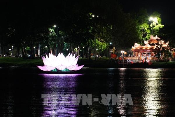 Có một mùa Phật đản rất khác, an yên và ấm áp tình người ở xứ Huế