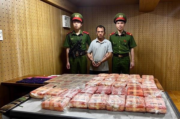 Sơn La: Bắt đối tượng vận chuyển trái phép 50 bánh ma tuý khu vực biên giới