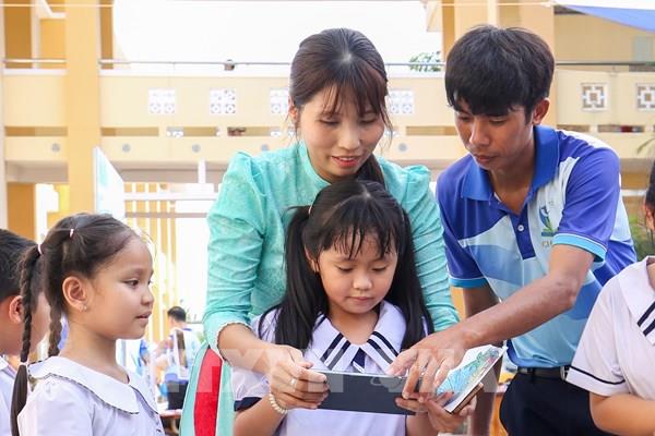 Dựng "lá chắn số" bằng tình yêu thương cho trẻ em Tây Ninh
