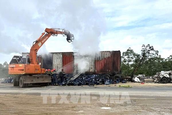 Cháy xe đầu kéo, thiệt hại lớn về tài sản
