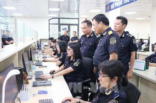 Xử lý thông suốt hàng trăm tờ khai trong ngày đầu thực hiện thông quan tập trung