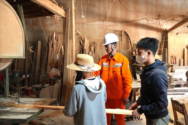 Lào Cai triển khai nhiều giải pháp bảo đảm an toàn điện mùa nắng nóng 