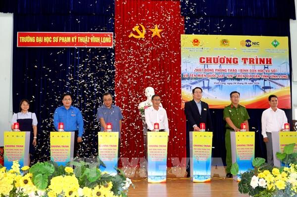 Vĩnh Long phát động "Bình dân học vụ số": Đi từng ngõ, gõ từng nhà