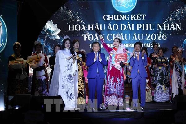 Áo dài tỏa sáng tại đêm hội đậm sắc màu văn hóa Việt tại châu Âu
