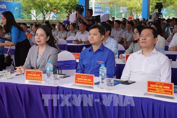 Phó Chủ tịch nước Võ Thị Ánh Xuân dự Lễ phát động phong trào thi đua "Lao động giỏi, năng suất cao, thu nhập tốt"