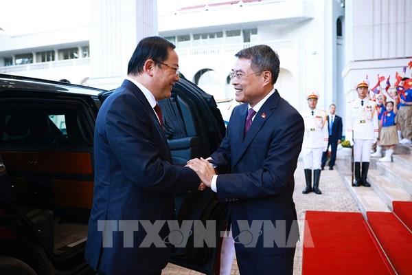 Thủ tướng Lê Minh Hưng chủ trì lễ đón chính thức Thủ tướng Lào Sonexay Siphandone