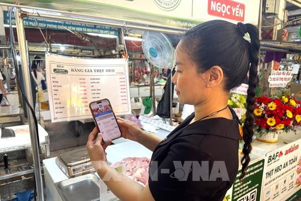 Lần đầu tiên đưa thịt lợn “Tick xanh trách nhiệm” vào chợ truyền thống