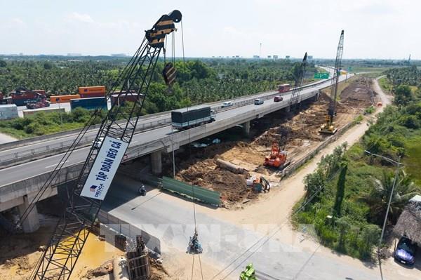 Nghiên cứu hoàn thiện các tuyến đường cao tốc đã đầu tư theo quy mô phân kỳ