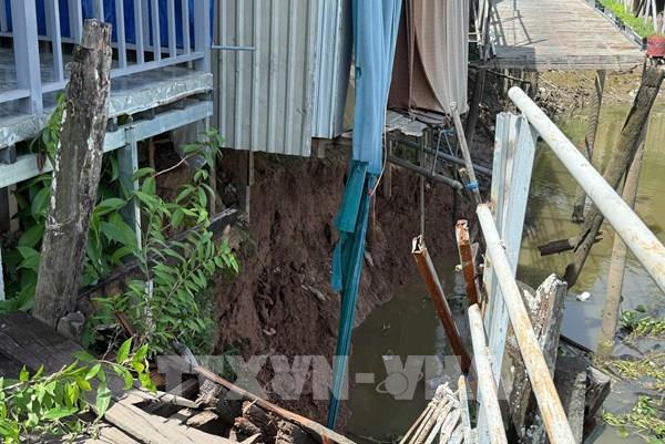 Sạt lở bờ sông Nam Kênh 10 Châu Phú, thiệt hại khoảng 700 triệu đồng