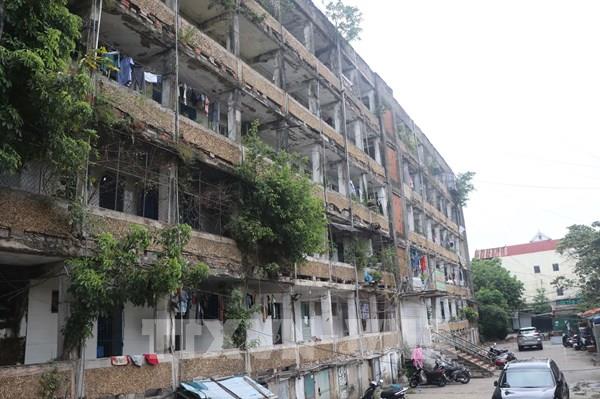 Sống trong chung cư gần 50 năm tuổi, hàng trăm hộ dân nơm nớp lo sợ