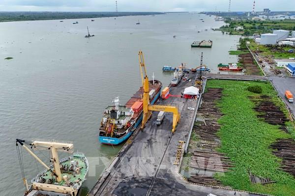 Giữa miền sông nước, 90% nông sản miền Tây phải lên TP. HCM để xuất khẩu?