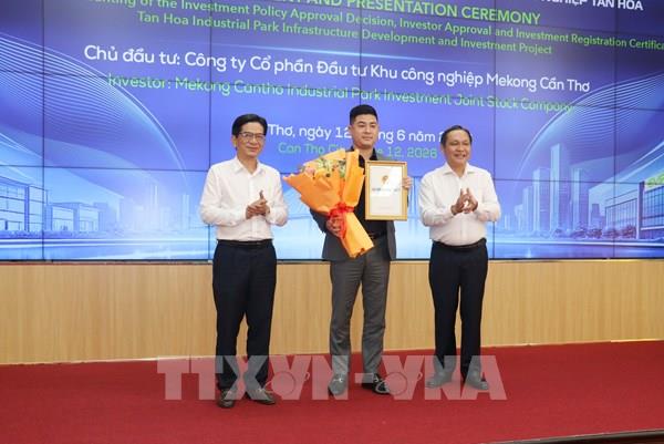 Cần Thơ trao chủ trương đầu tư 2 khu công nghiệp gần 7.000 tỷ đồng