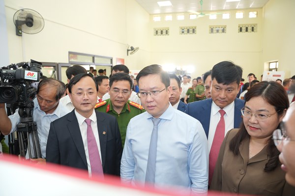 Agribank cùng tỉnh Ninh Bình triển khai mô hình Kiosk thông minh