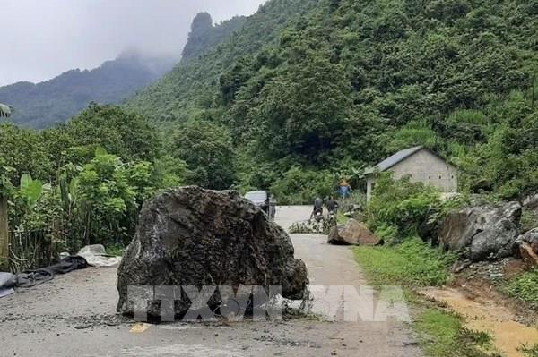 Cảnh báo đá lở từ vách núi gây nguy hiểm ở Cao Bằng