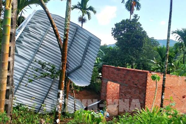 Quảng Ngãi khẩn trương khắc phục thiệt hại do lốc xoáy gây ra