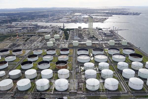 Dự trữ dầu của OECD giảm kỷ lục trong gần 4 thập kỷ