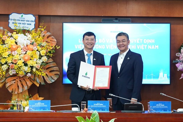Petrovietnam trao quyết định Viện trưởng Viện Dầu khí Việt Nam