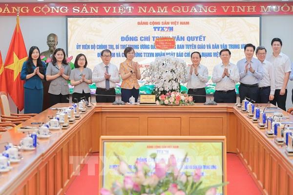 Trưởng ban Tuyên giáo và Dân vận Trung ương: TTXVN phát huy vai trò cơ quan truyền thông chủ lực đa phương tiện, dẫn nguồn thông tin