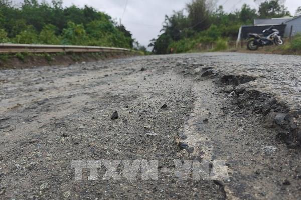 Cận cảnh 70km rách nát trên tuyến độc đạo đi Cửa khẩu quốc tế Nam Giang