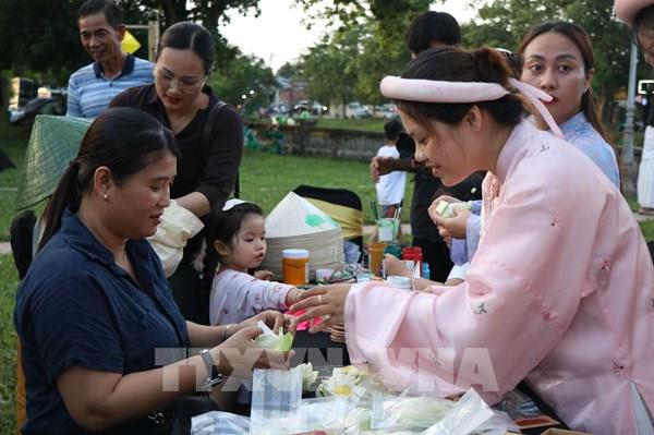 Đêm hội sen bên Hồ Tịnh Tâm và giấc mơ thương hiệu Huế