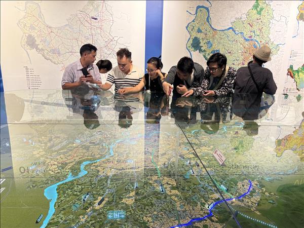 Triển lãm quy hoạch 3D Hà Nội vẫn hút khách ngày thứ hai