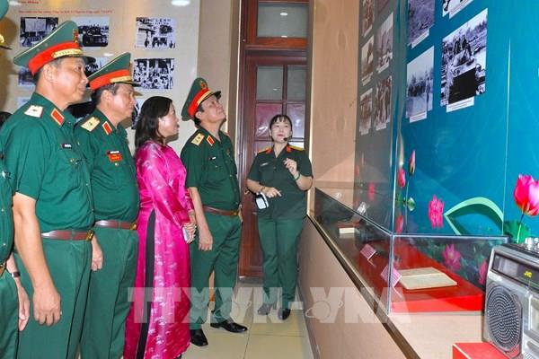Triển lãm hơn 300 hình ảnh, hiện vật lịch sử tại Quân khu 9