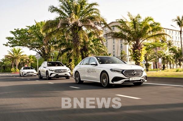 Mercedes-Benz Việt Nam triển khai chuỗi lái thử xe kéo dài trong 2 tháng