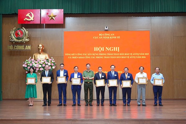 Vinachem được khen thưởng trong phong trào toàn dân bảo vệ an ninh Tổ quốc