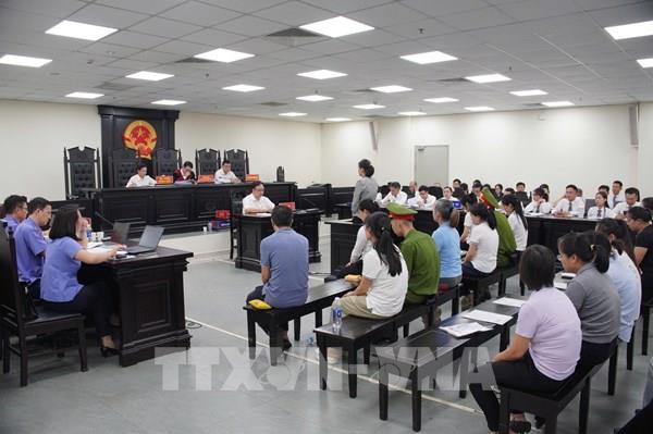19 bị cáo hầu tòa trong vụ sản xuất sản phẩm bảo vệ sức khỏe giả tại Công ty Herbitech