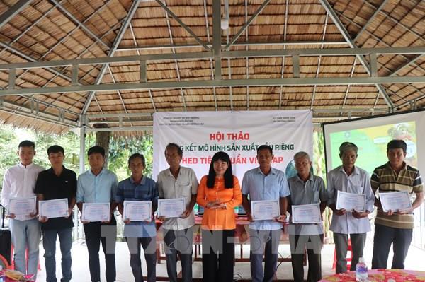 Nâng giá trị sầu riêng bằng mã số vùng trồng