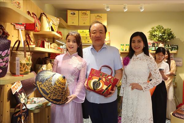 Sức bật mới cho hàng Việt  ﻿