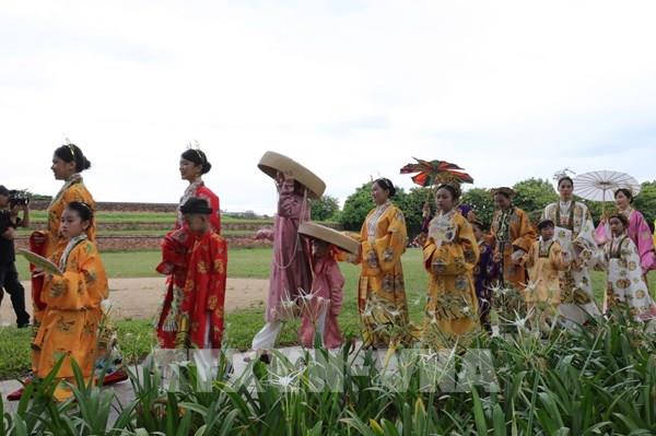 Tôn vinh vẻ đẹp áo dài Huế giữa lòng di sản