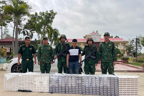Hình ảnh: Bắt giữ ô tô chở gần 4.000 bao thuốc lá lậu ở Tây Ninh