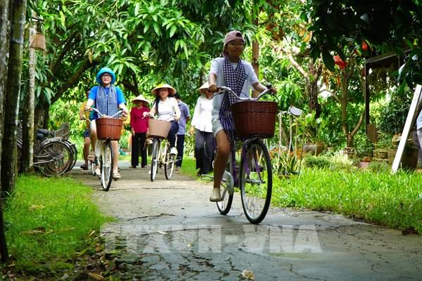 Khi nông dân đất Sen hồng đưa quả xoài đi làm du lịch