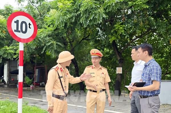 Hà Nội kiểm tra, chấn chỉnh tình trạng xe quá tải trên đường Lê Hữu Tựu