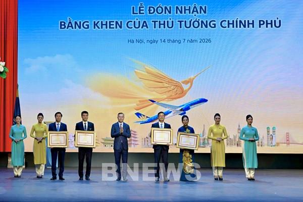 Vietnam Airlines đón nhận Huân chương Lao động hạng Ba và Bằng khen của Thủ tướng Chính phủ
