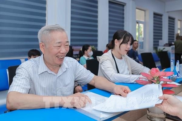 Hà Nội linh hoạt trong hỗ trợ thủ tục BHXH 