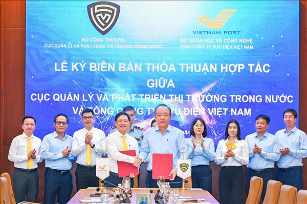Bộ Công Thương và Vietnam Post hợp tác phát triển thị trường hàng Việt