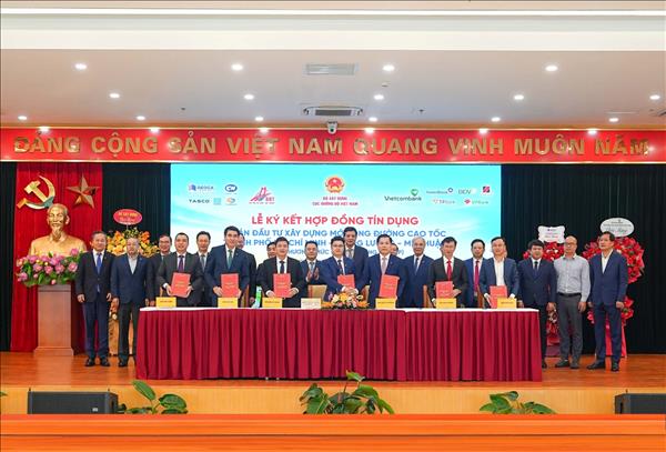Vietcombank làm đầu mối thu xếp hơn 27.000 tỷ đồng mở rộng cao tốc TP. Hồ Chí Minh - Trung Lương - Mỹ Thuận