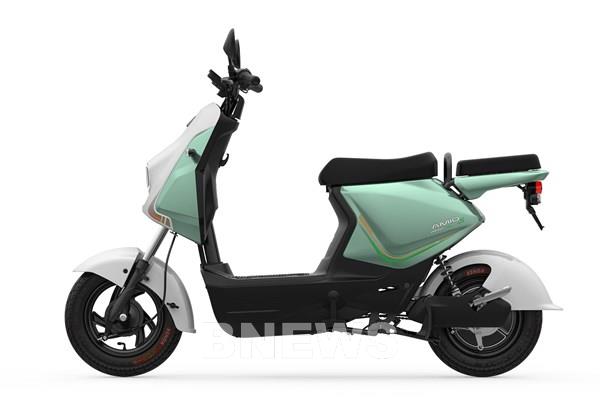 VinFast ra mắt xe máy điện Amio S cho học sinh không cần bằng lái