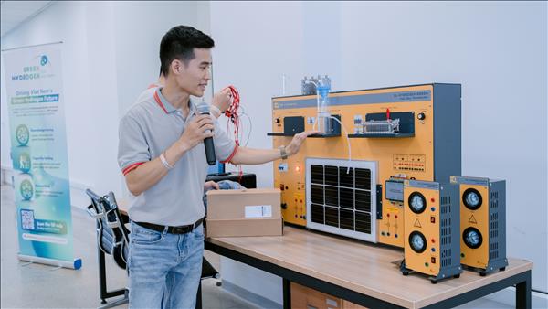 Tổ chức Hợp tác Quốc tế Đức tặng bộ nghiên cứu pin nhiên liệu hydro cho giáo dục