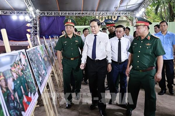 Chủ tịch Quốc hội Trần Thanh Mẫn dâng hương tri ân các Anh hùng liệt sĩ tại Thành phố Hồ Chí Minh