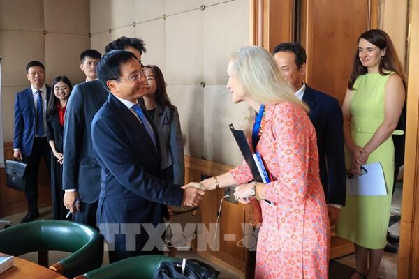 Phó Thủ tướng Nguyễn Văn Thắng đề nghị WTO và WEF tiếp tục hỗ trợ Việt Nam